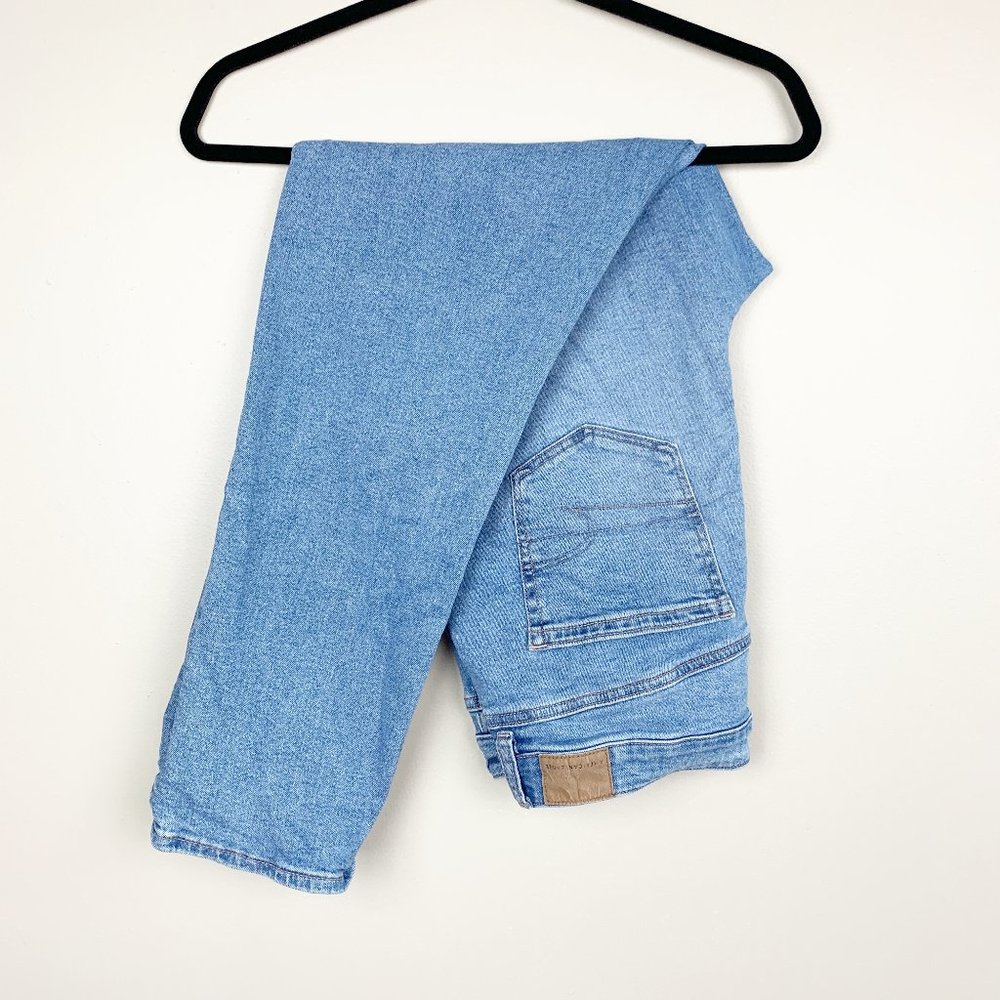 American Eagle Outfitters Mom Jeans - Light Wash - Size 10R